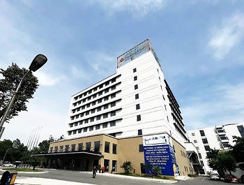 Bệnh viện K tăng cường chuyển giao kỹ thuật, trao đổi chuyên môn với Bệnh viện Hữu nghị Lạc Việt