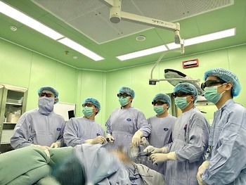 ĐI KHÁM VÌ RA MÁU SAU QUAN HỆ, NGƯỜI PHỤ NỮ 45 TUỔI ĐƯỢC PHÁT HIỆN CÙNG LÚC HAI BỆNH UNG THƯ