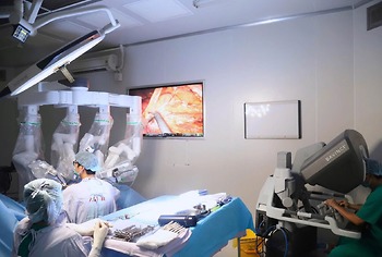 ỨNG DỤNG ROBOT VÀ ICG BỘ ĐÔI CÔNG NGHỆ HỖ TRỢ TỐI ƯU HÓA TRONG PHẪU THUẬT UNG THƯ TRỰC TRÀNG