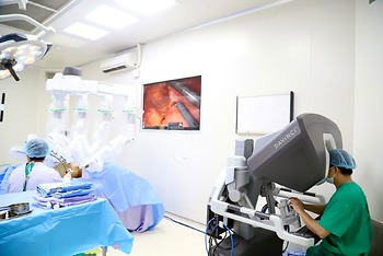 PHẪU THUẬT NỘI SOI ROBOT - BƯỚC TIẾN TRONG MỔ BẢO TỒN HẬU MÔN CHO NGƯỜI BỆNH UNG THƯ TRỰC TRÀNG THẤP